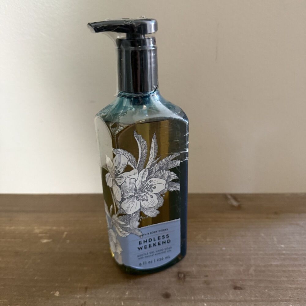 1 Bath & Body Works ENDLESS WEEKEND Gentle Gel Hand Soap Liquid Wash 8 oz New